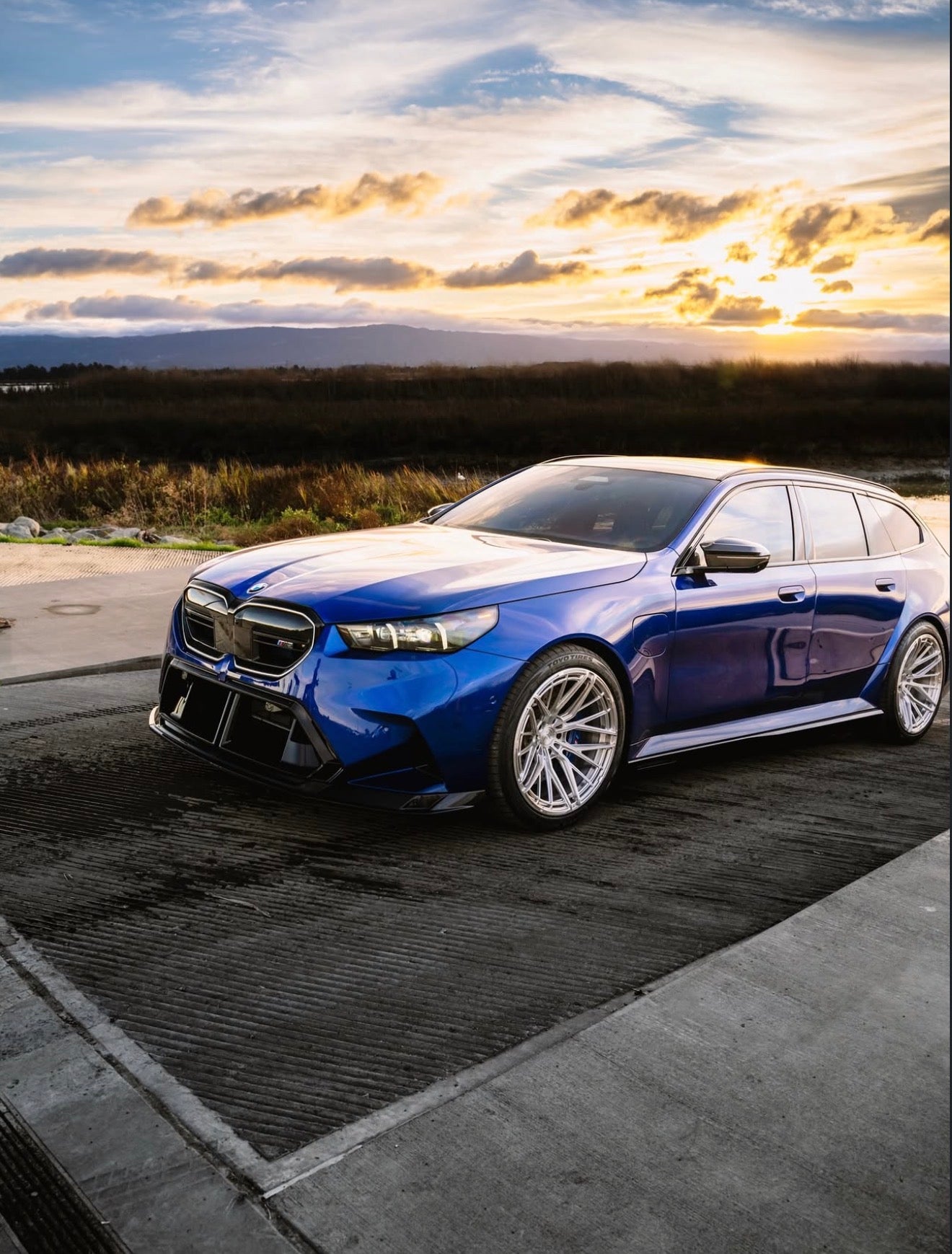 BMW G90 M5 Carbon Fiber Side Skirt Extensions