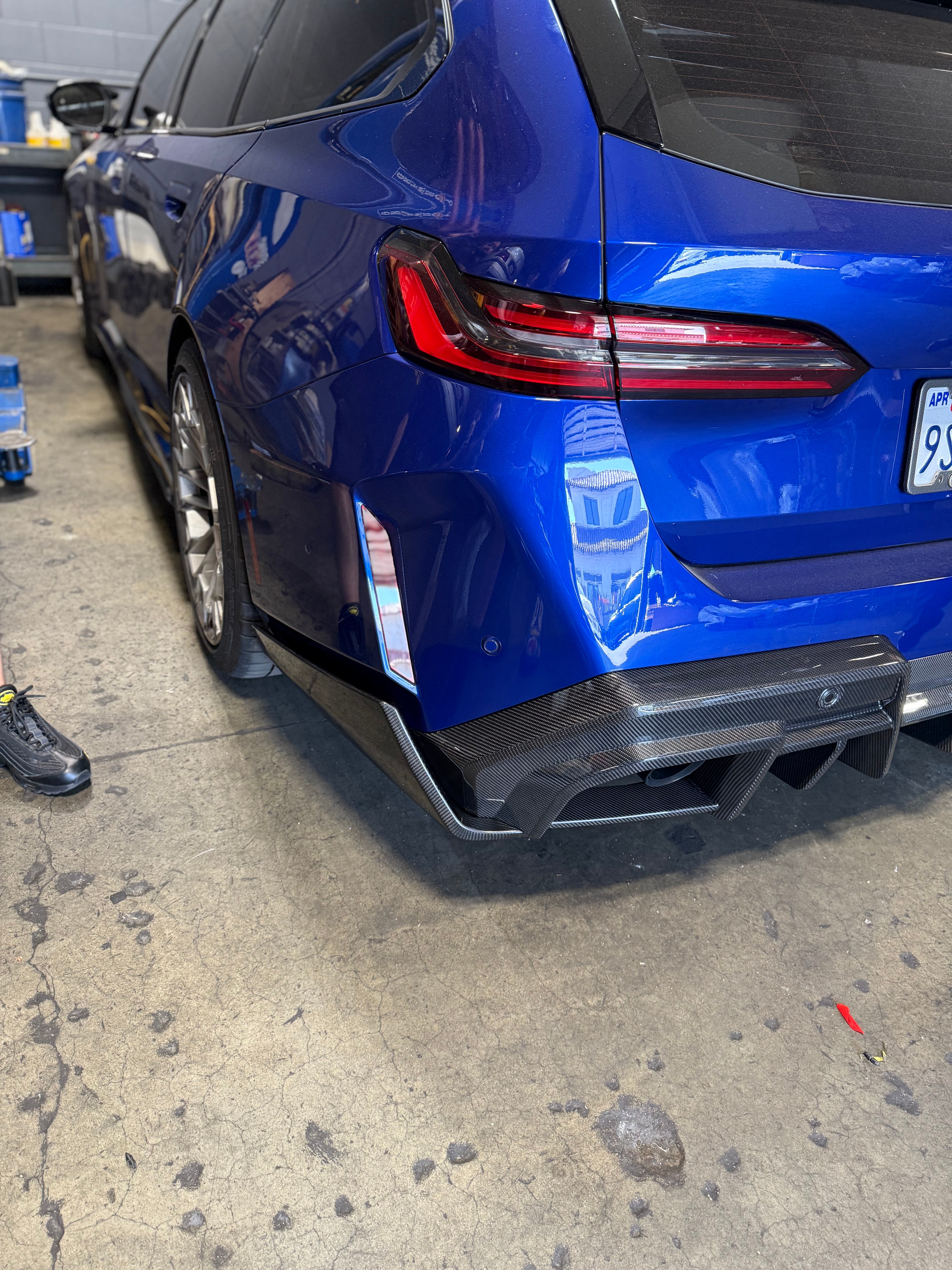 BMW G90 M5 Carbon Fiber AP Rear Diffuser