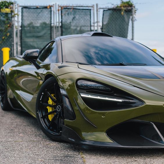 McLaren 720s Novi Style Carbon Fiber Roof Scoop