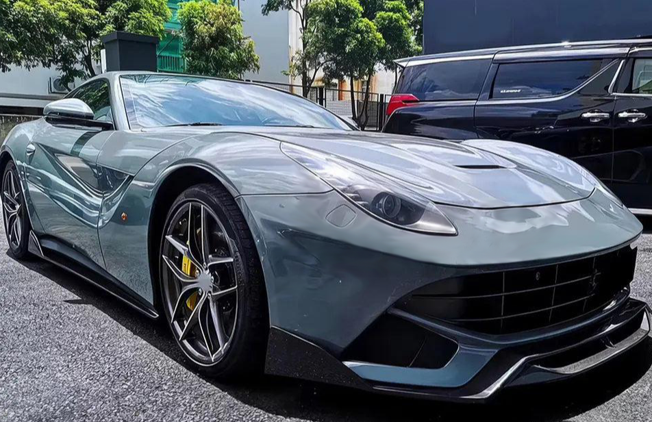 Ferrari F12 Carbon Fiber Side Skirt Extensions