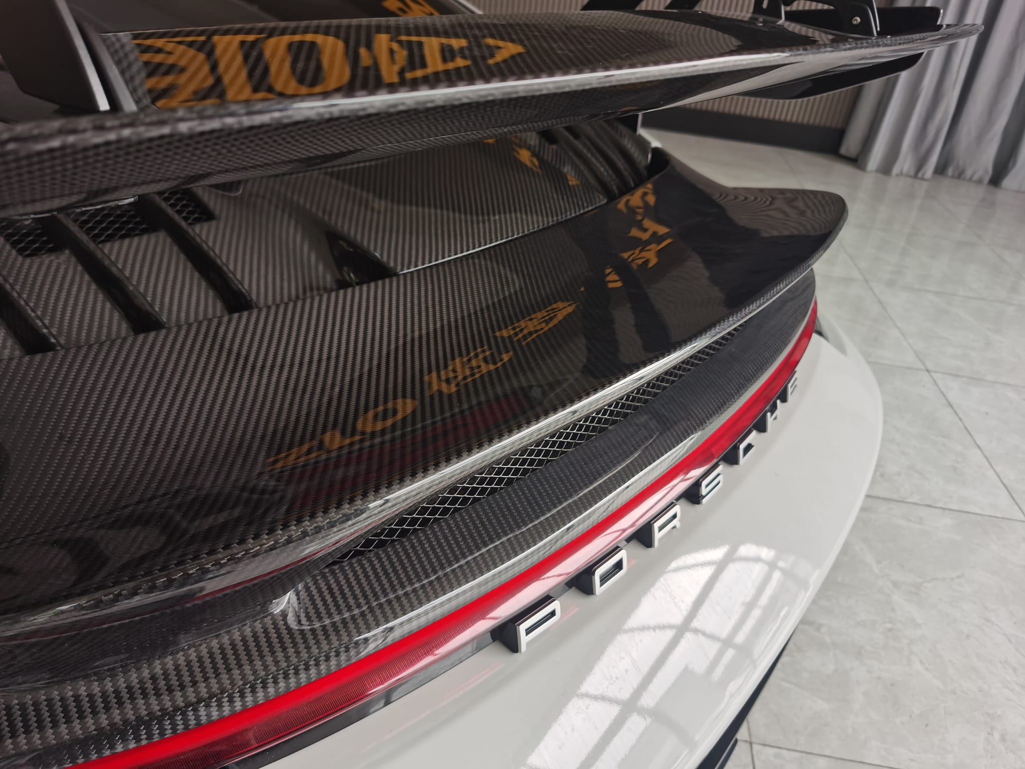 Porsche 911/992 Carbon Fiber GT3 Style Carbon Fiber Wing & Base