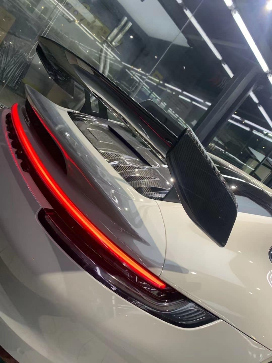 Porsche 911/992 Carbon Fiber GT3 Style Carbon Fiber Wing & Base