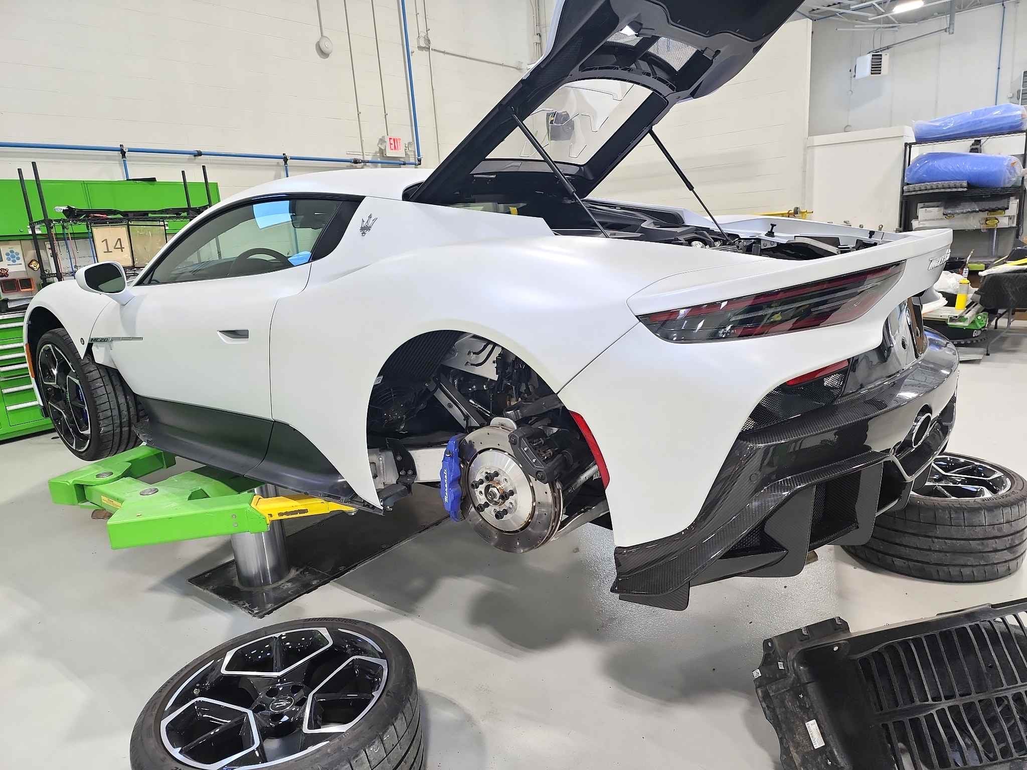 Maserati MC20 Carbon Fiber Finned Diffuser