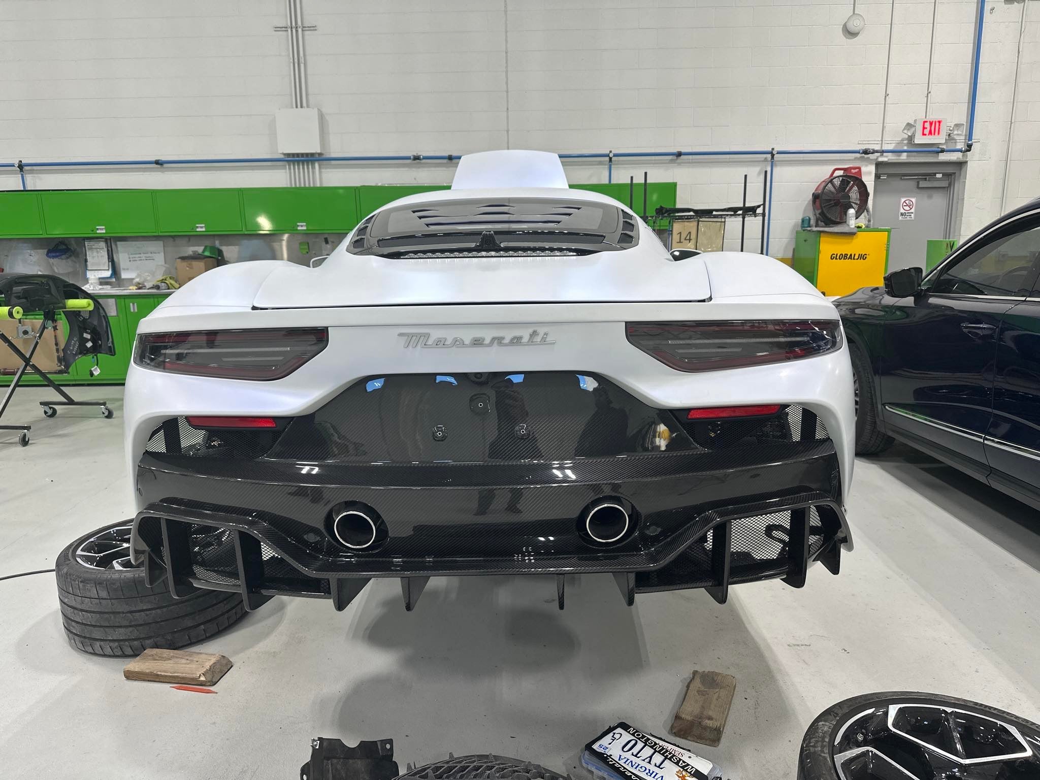 Maserati MC20 Carbon Fiber Finned Diffuser