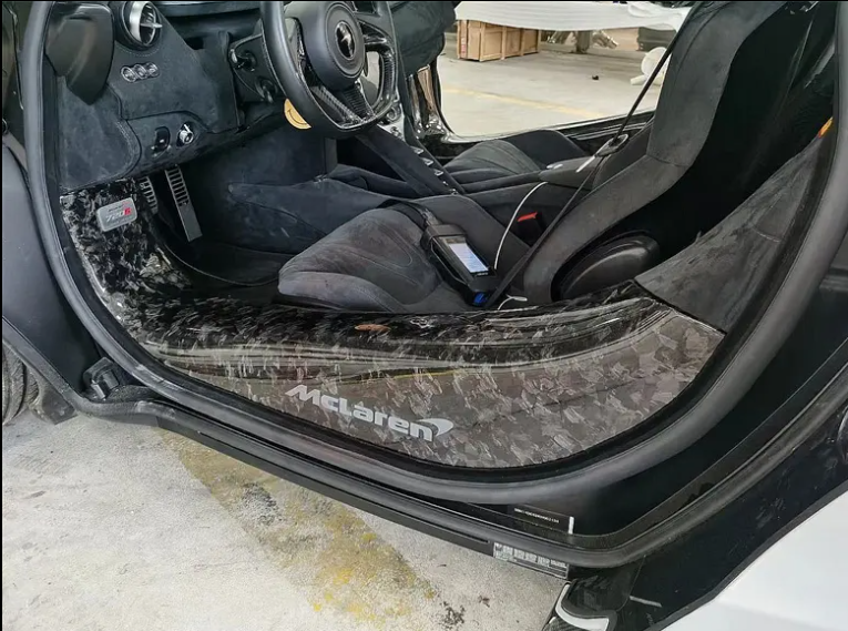 McLaren 720s/750s/765LT Carbon Fiber Door Sill