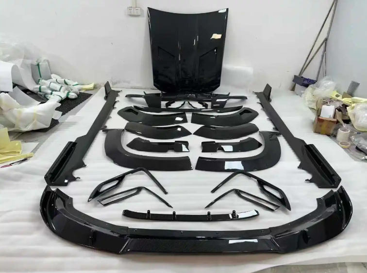 BMW XM Full Carbon Fiber Body Kit