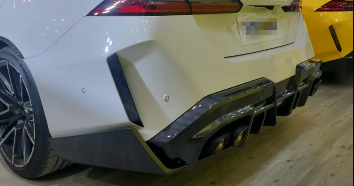 BMW G90 M5 Carbon Fiber AP Rear Diffuser