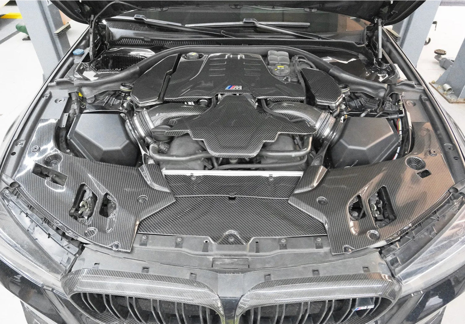 BMW F90/G30 M5/M8 Carbon Fiber Complete Engine Bay Kit