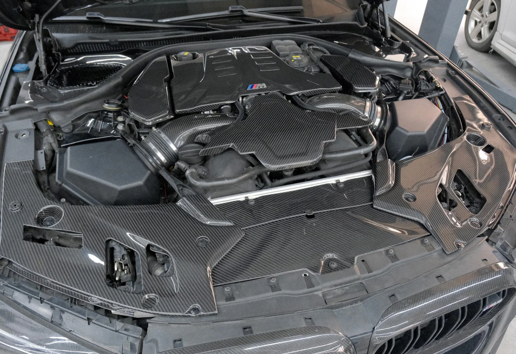 BMW F90/G30 M5/M8 Carbon Fiber Complete Engine Bay Kit