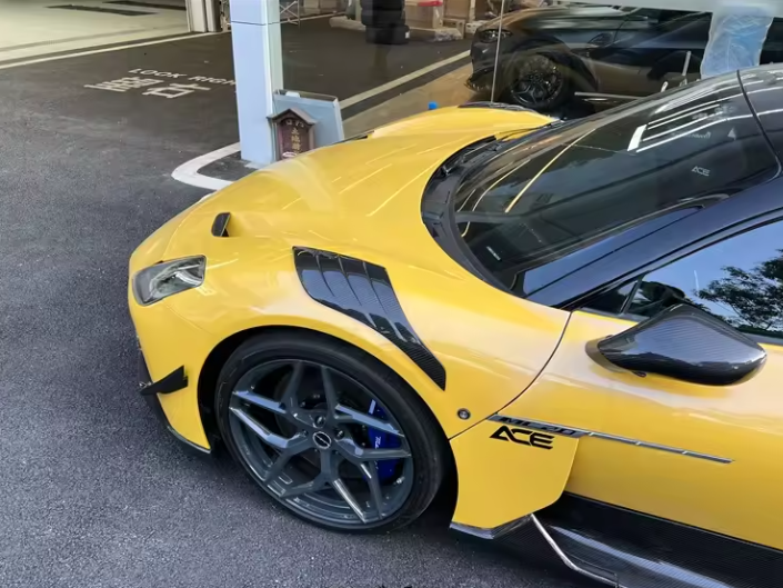 Maserati MC20 Carbon Fiber Fender Vents