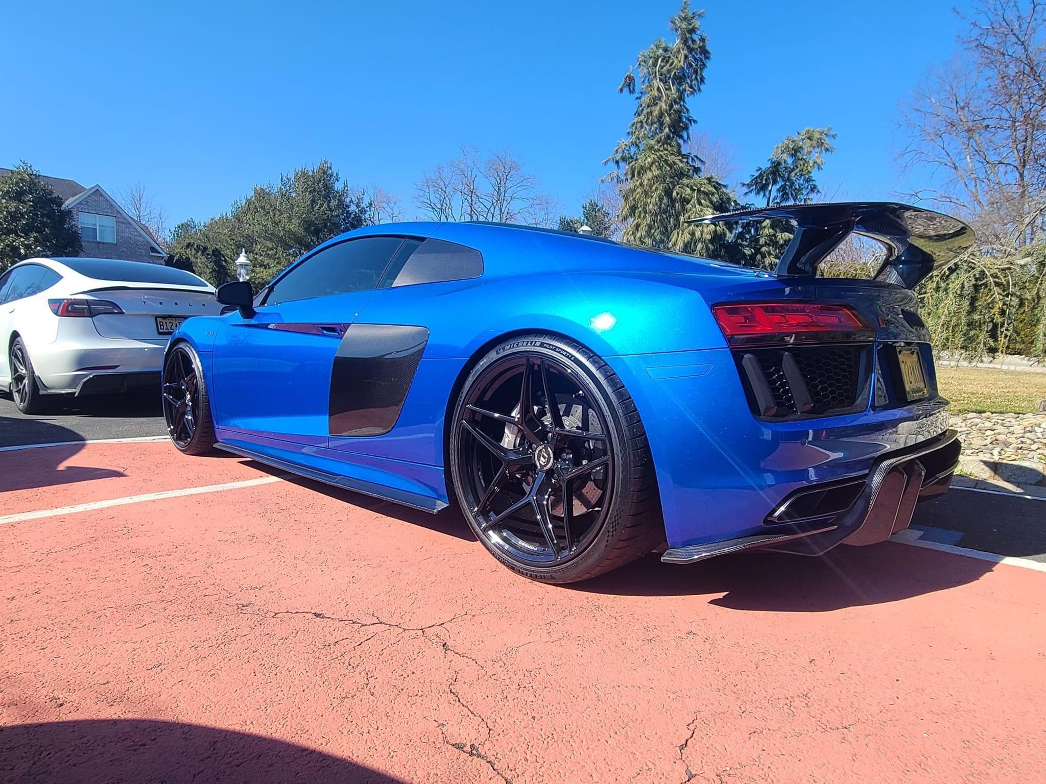 Audi R8 Artisan Carbon Fiber Side Skirts - eurobahndynamics
