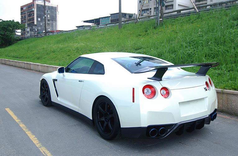 Nissan GTR Carbon Fiber Artisan Wing - eurobahndynamics
