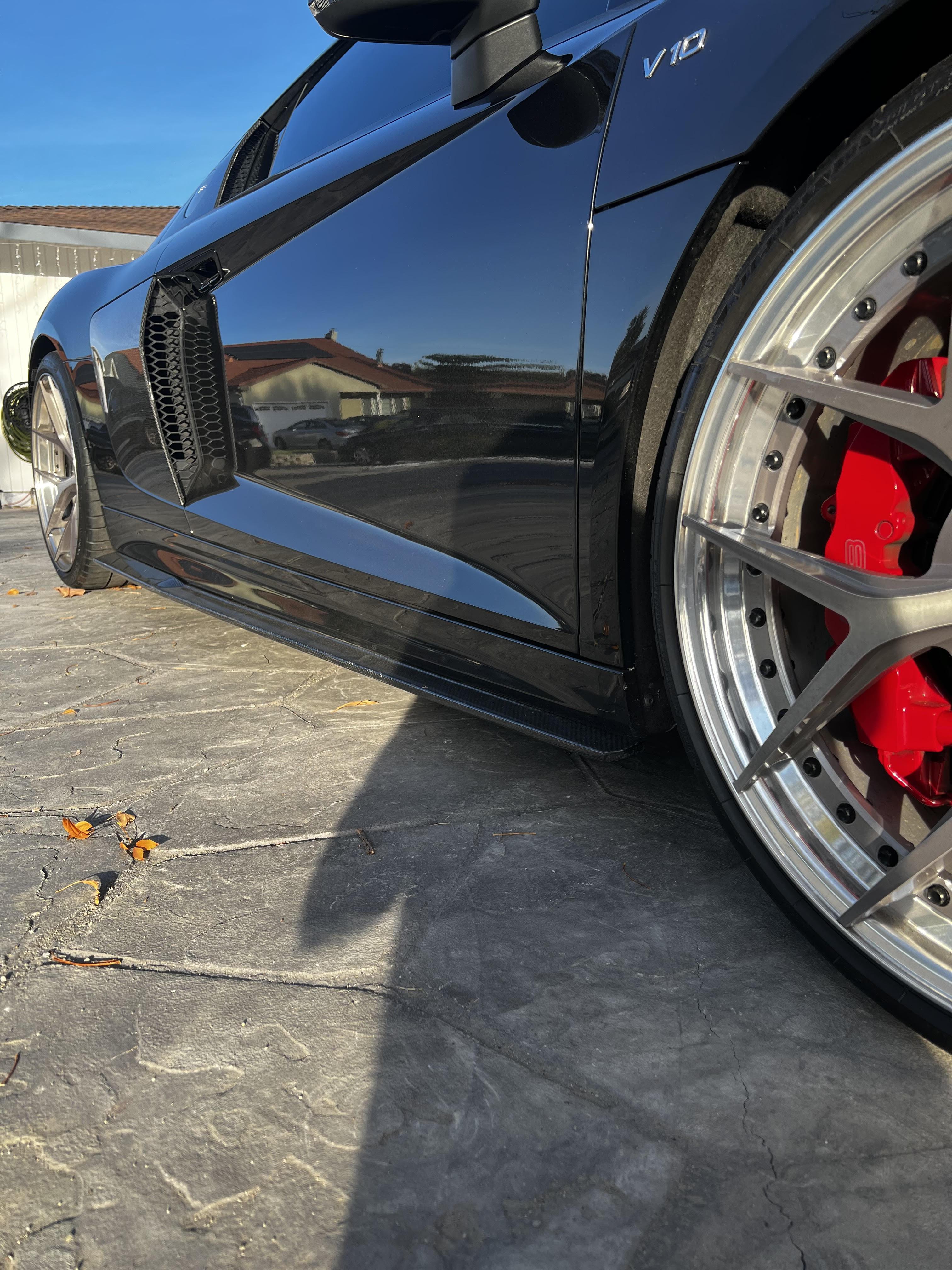 Audi R8 Artisan Carbon Fiber Side Skirts - eurobahndynamics