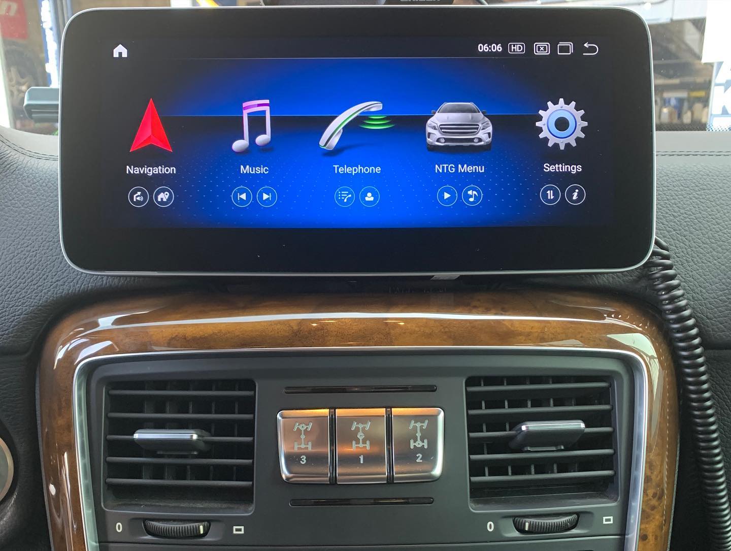 Mercedes G-Wagon 2013-2018 Apple Carplay screen upgrade