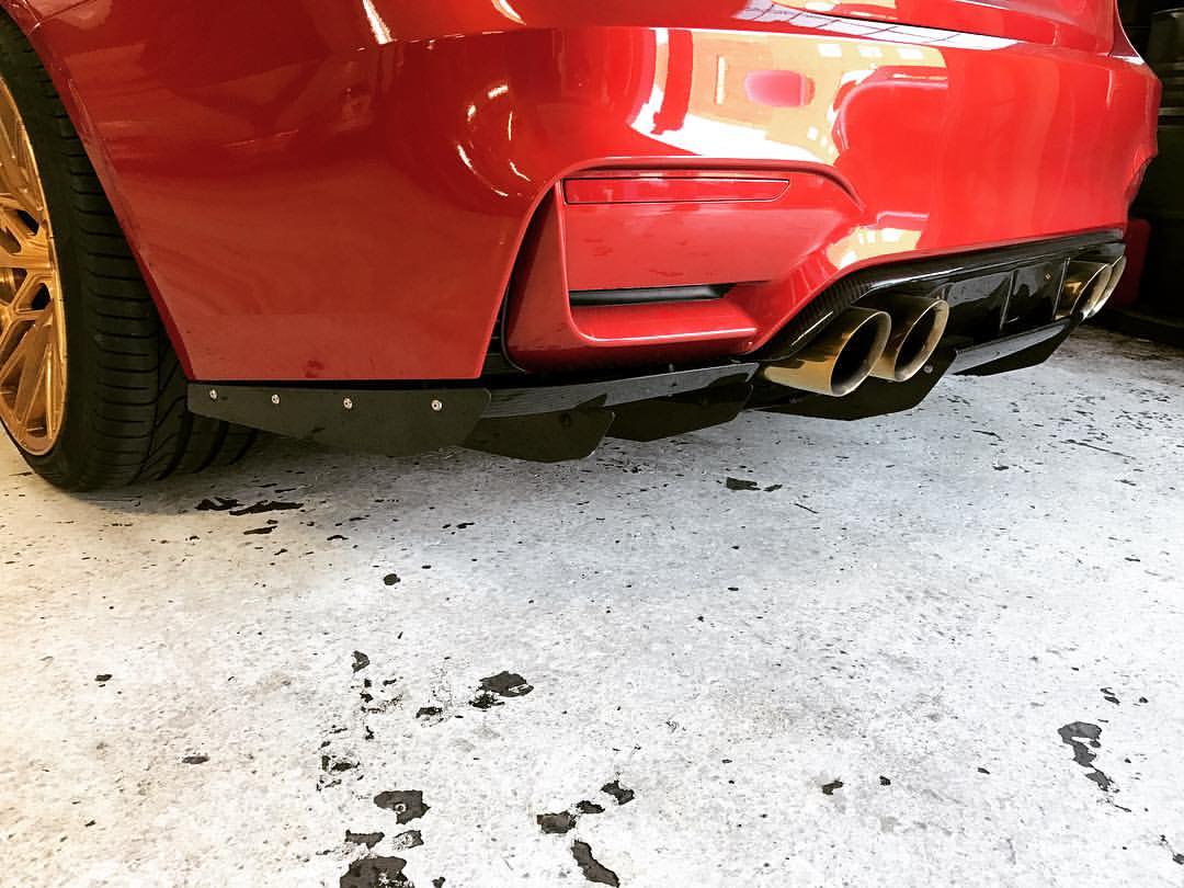 BMW F80 M3/F82/F83 M4 Carbon Fiber AP Under Tray Rear Diffuser