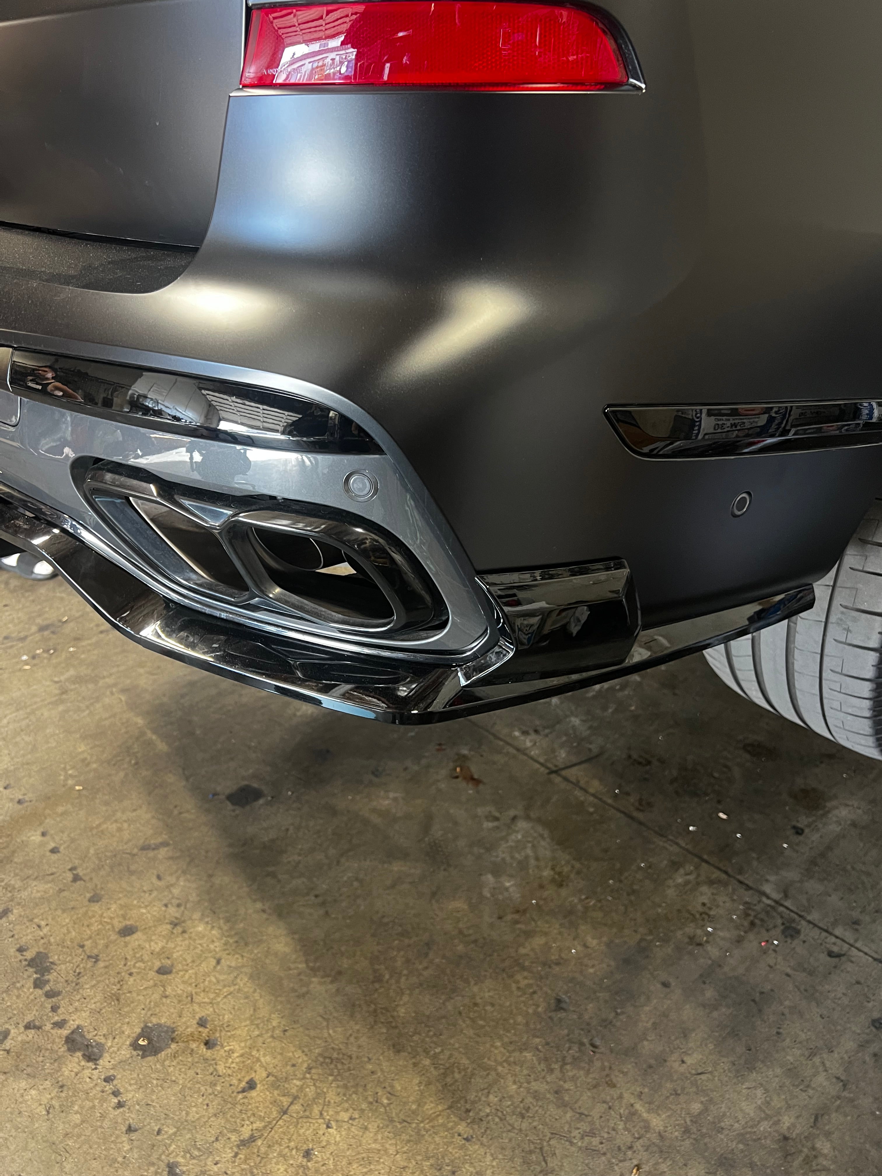 2019-2025 BMW G07 X7 ABS Gloss Black Diffuser