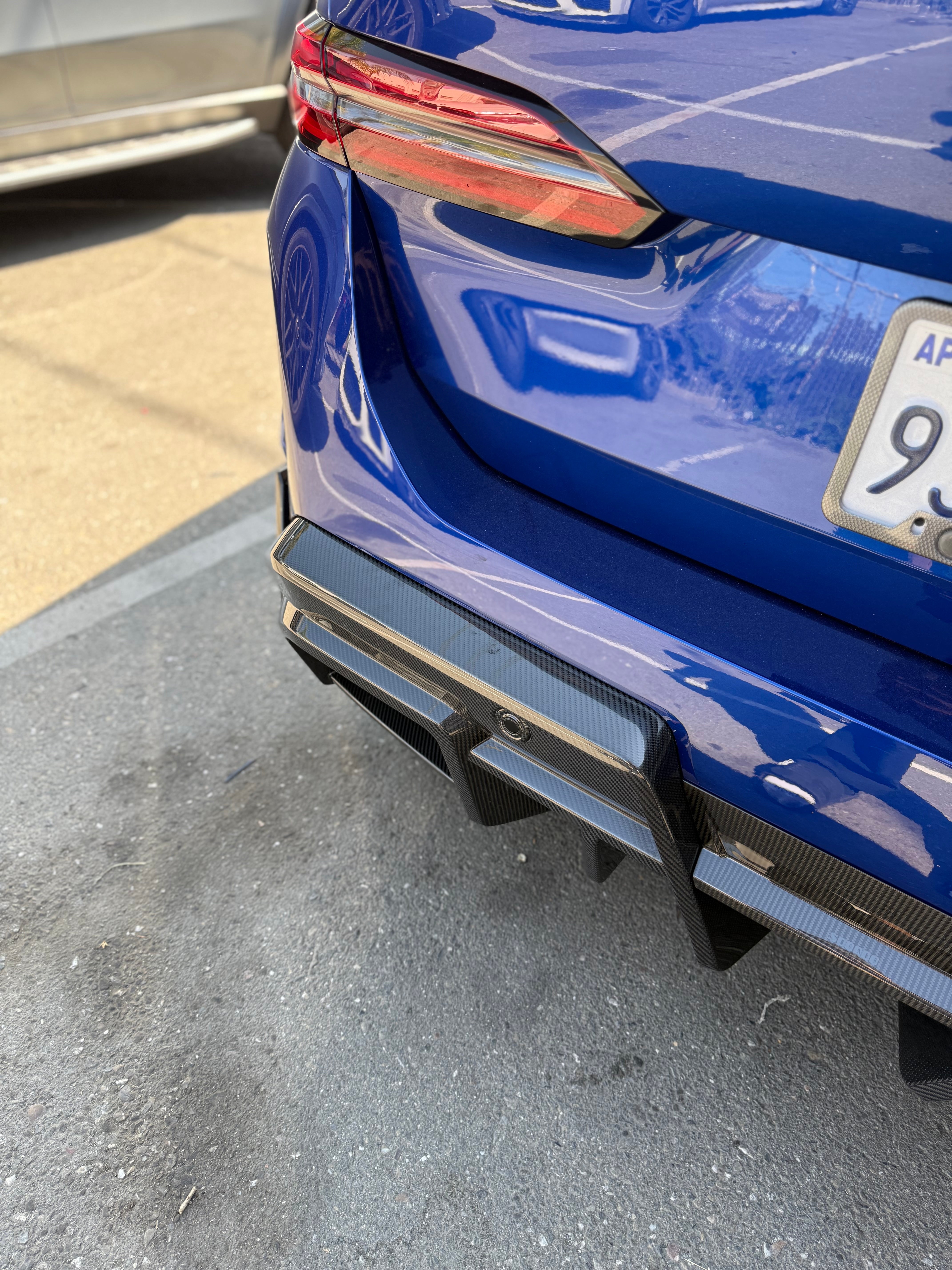 BMW G90 M5 Carbon Fiber AP Rear Diffuser
