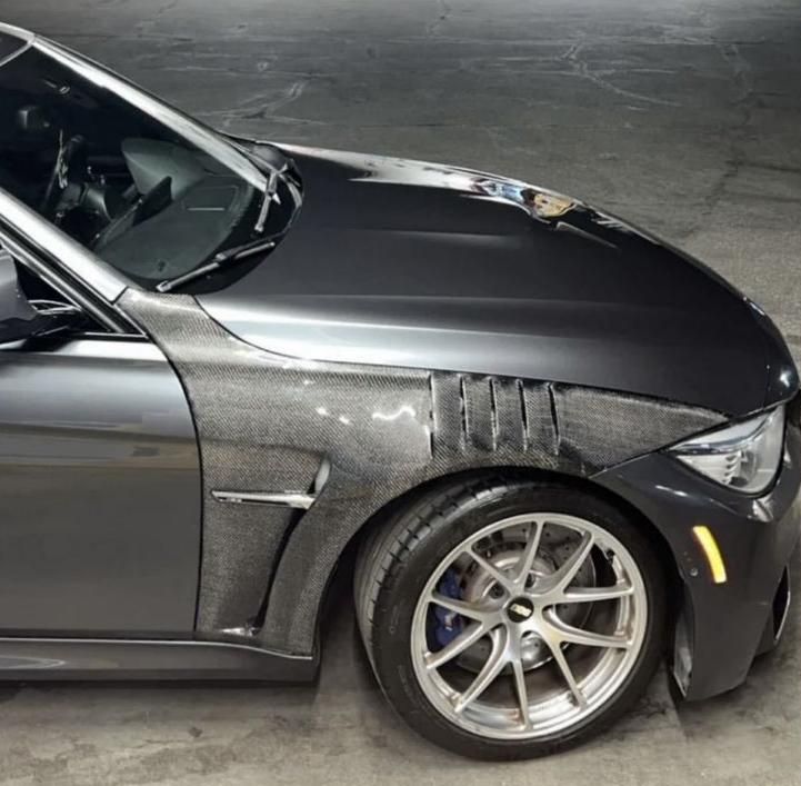 BMW F80 M3/F82/F83 M4 Carbon Fiber Vented Fenders