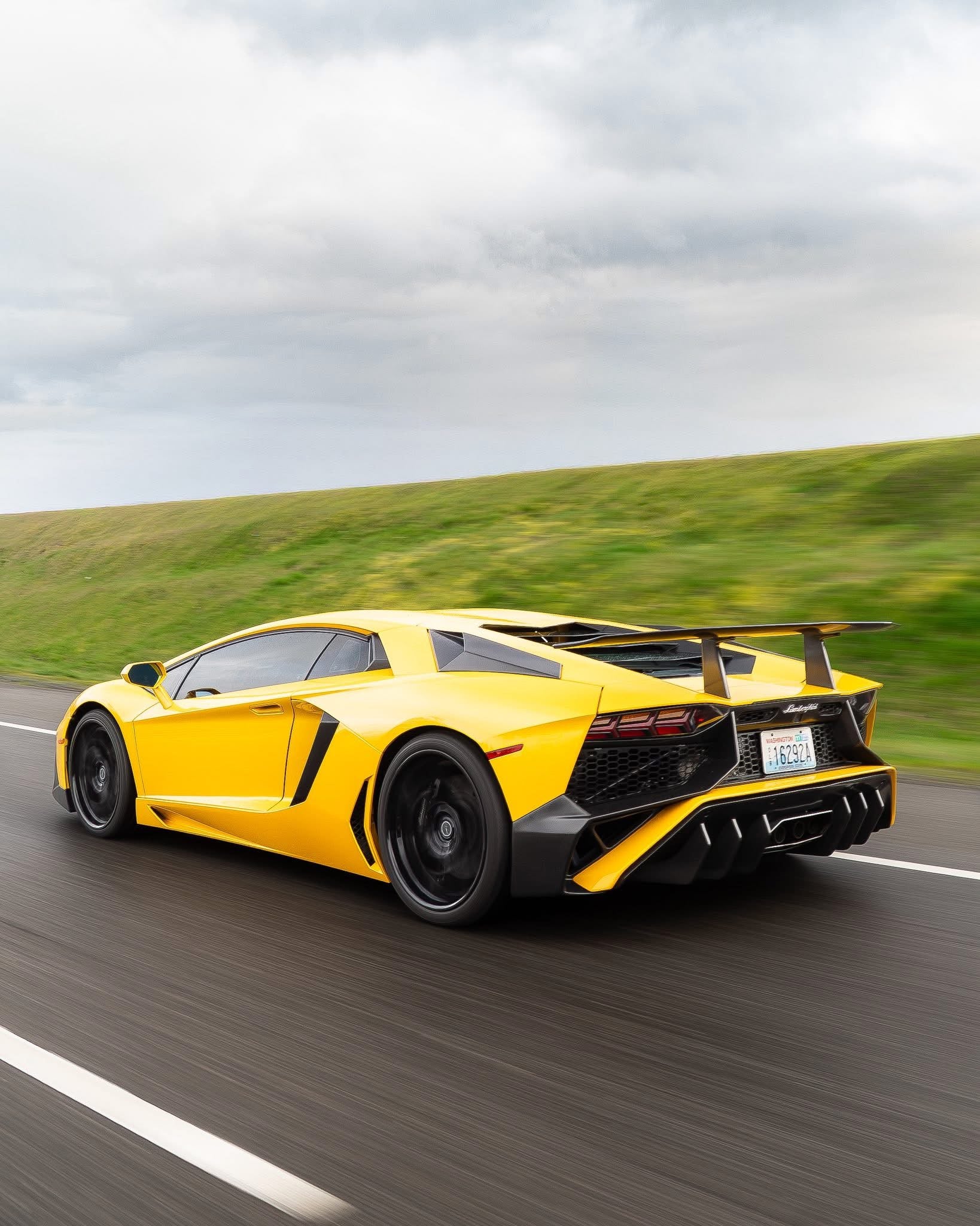 Lamborghini Aventador SV Style Wing With Base Panel