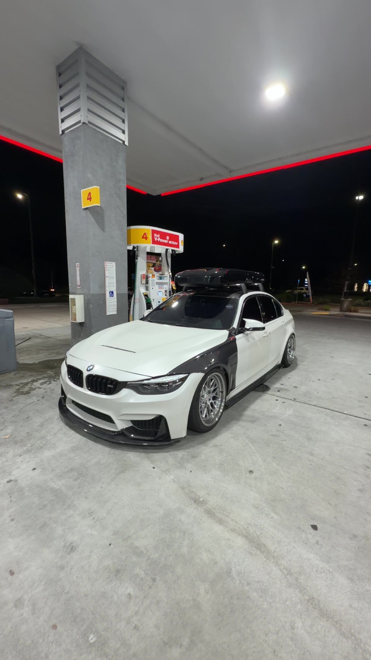 BMW F80 M3/F82/F83 M4 Carbon Fiber Vented Fenders