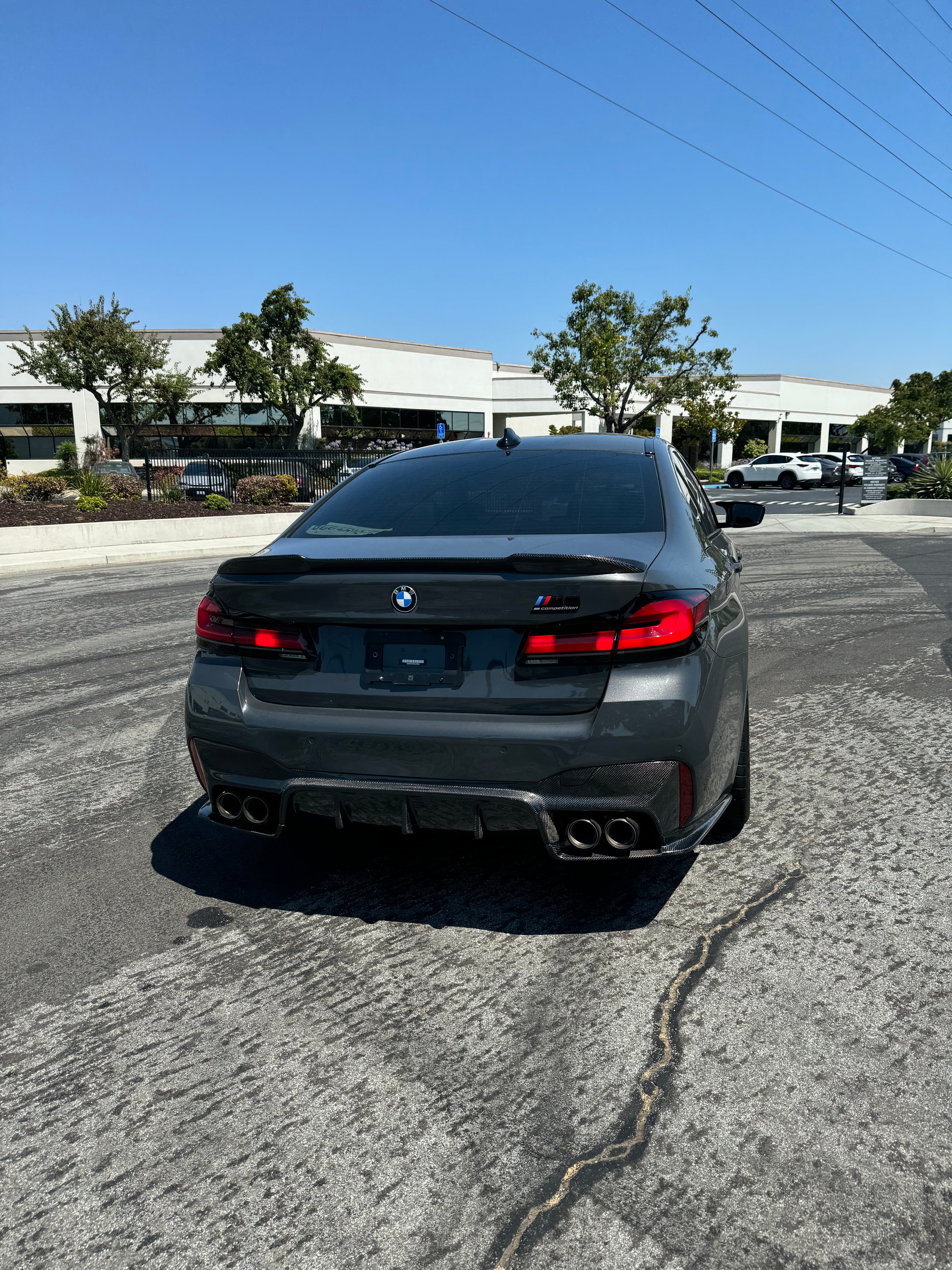 BMW F90 M5 Rear Carbon Fiber Finned Diffuser