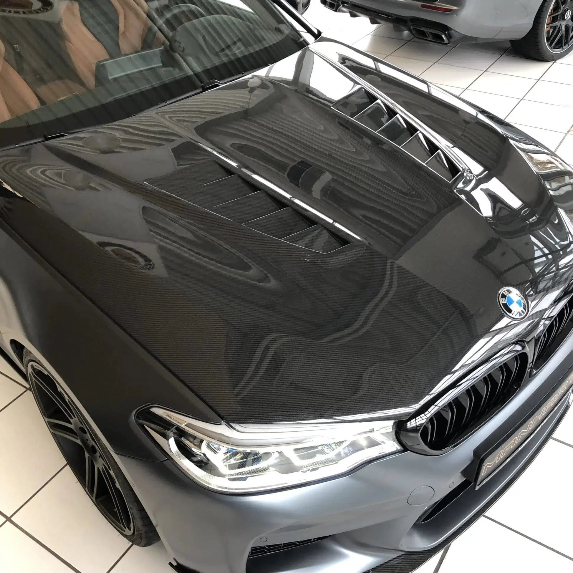 BMW F90/G30 5 Series/M5 Carbon Fiber Vented Hood