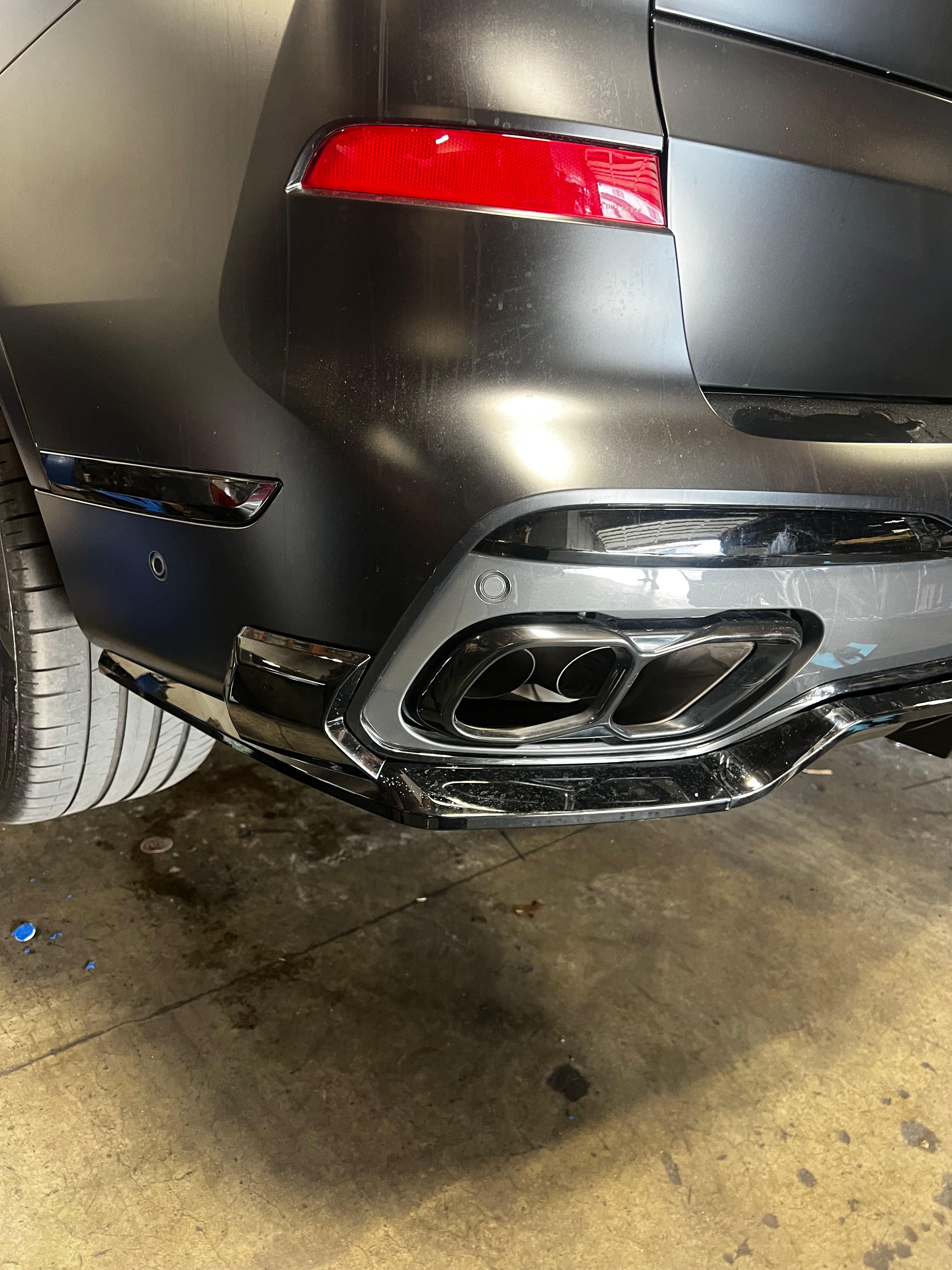 2019-2025 BMW G07 X7 ABS Gloss Black Diffuser