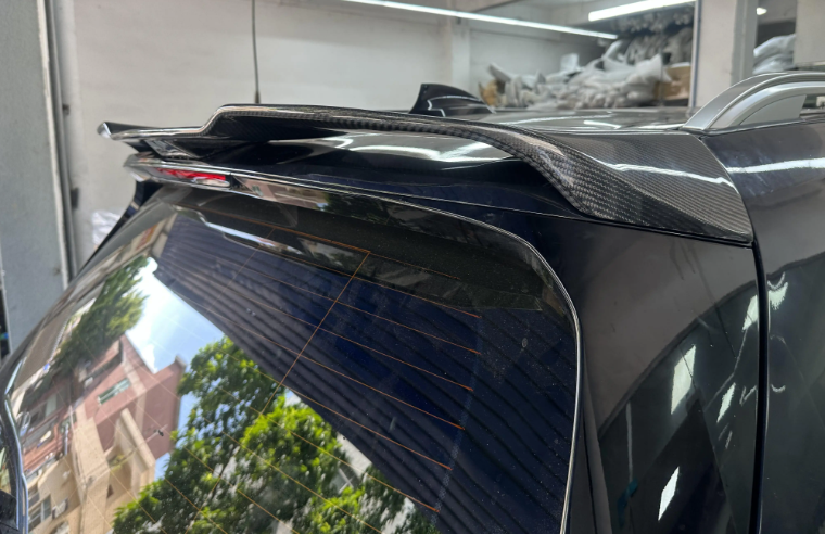 BMW X7 G07 Carbon Fiber Roof Spoiler