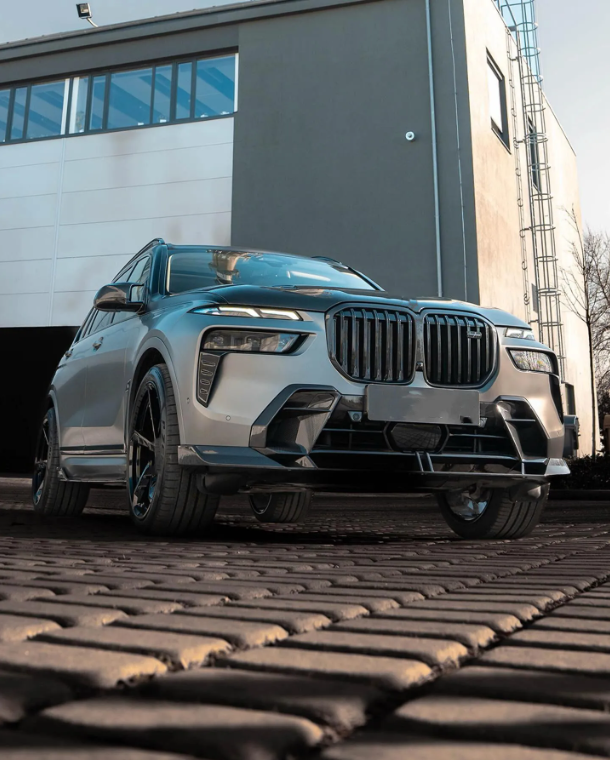 BMW X7 G07 with the Full Artisan Carbon Fiber Aero Kit