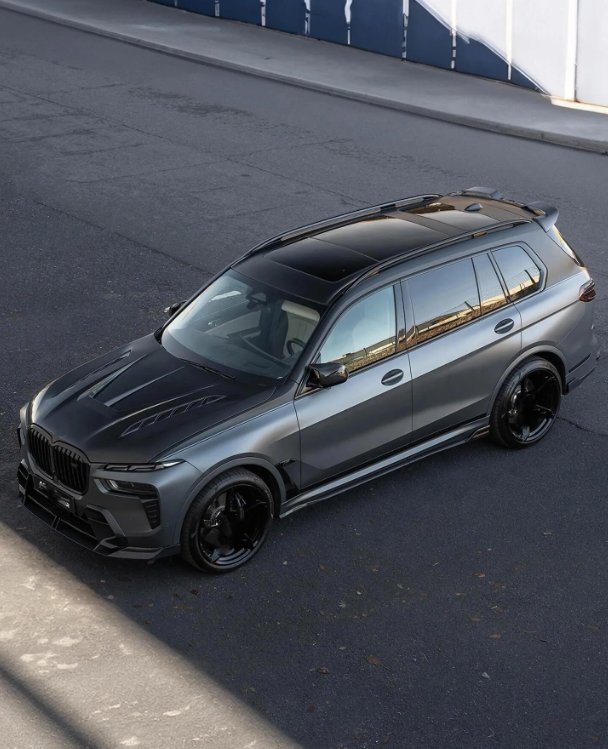 BMW X7 G07 with the Full Artisan Carbon Fiber Aero Kit