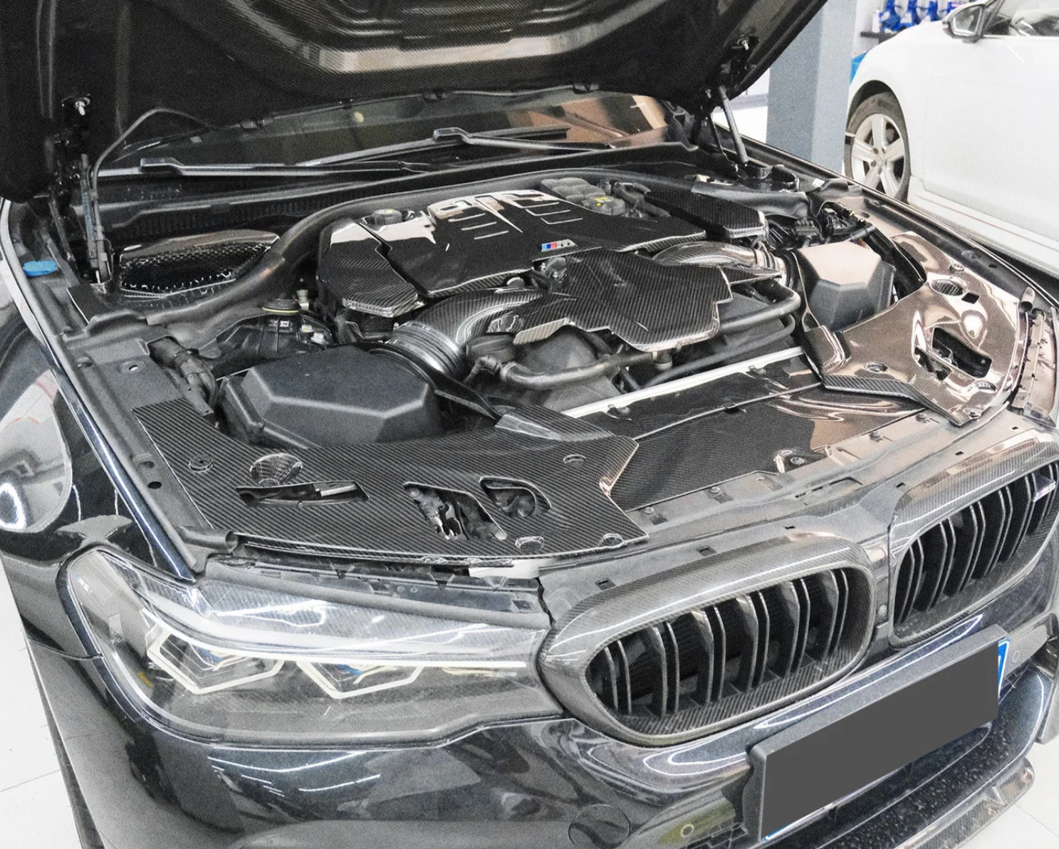 BMW F90/G30 M5/M8 Carbon Fiber Complete Engine Bay Kit