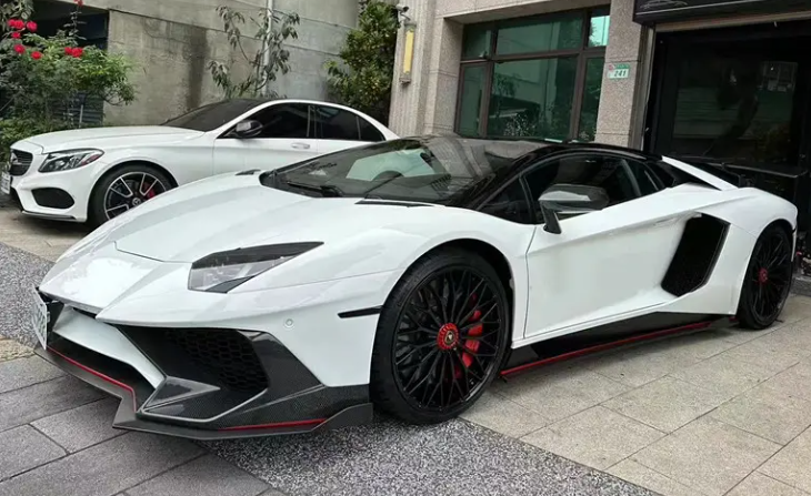 Lamborghini Aventador SV Carbon Fiber Front Lip