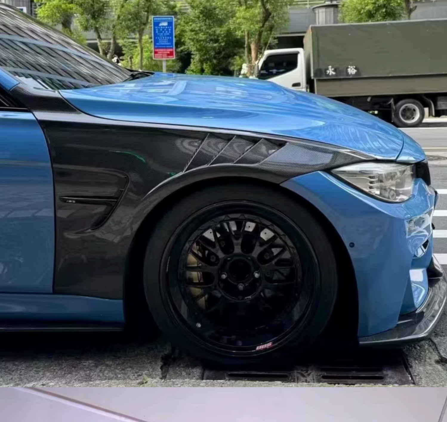 BMW F80 M3/F82/F83 M4 Carbon Fiber Vented Fenders